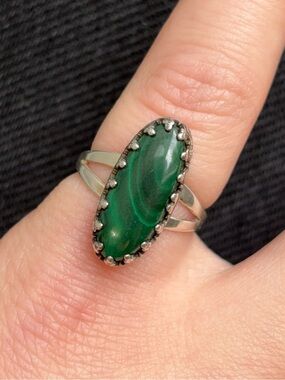 Vintage Sterling Silver Vibrant Green Malachite Long Oval Ring